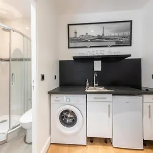 Near Eiffel Tower...cute Little Appartement Paris
